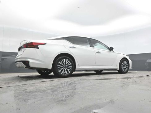 Used 2023 Nissan Altima 2.5 SV AWD/4WD image 34