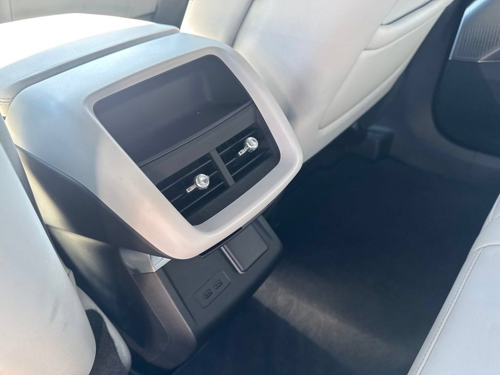 Used 2023 Cadillac Lyriq 2WD image 29
