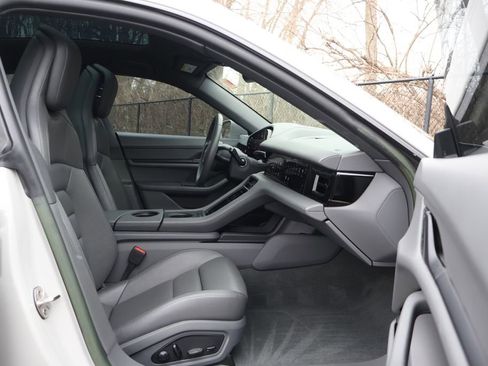 Used 2022 Porsche Taycan image 40