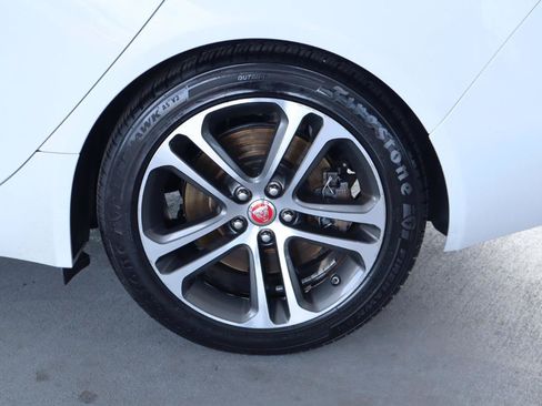 Used 2017 Jaguar XE Premium AWD/4WD image 11