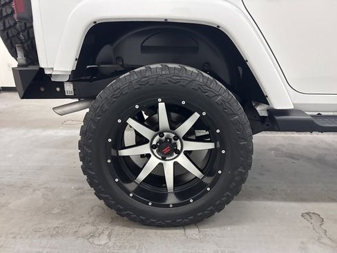 Used 2017 Jeep Wrangler Unlimited Sahara image 57