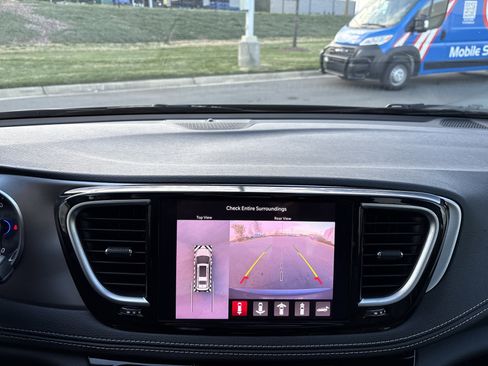 Certified 2022 Chrysler Pacifica Limited w/ Uconnect Theater Family Group image 28