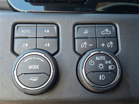 Used 2022 Chevrolet Silverado 1500 ZR2 w/ Technology Package image 25