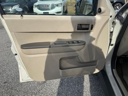 Used 2008 Ford Escape XLT image 11