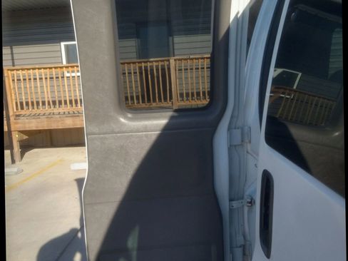 Used 2015 Chevrolet Express 2500 LS image 18