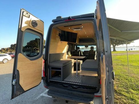 Used 2021 Mercedes-Benz Sprinter 2500 image 24