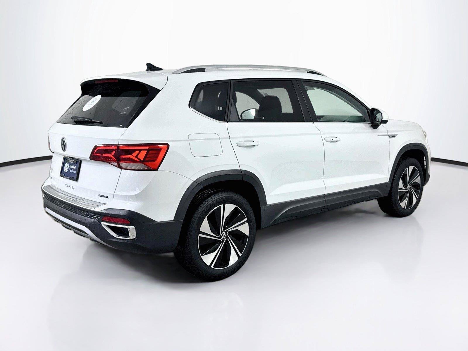 Certified 2023 Volkswagen Taos SE AWD/4WD image 2