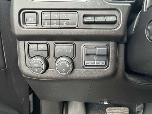 Certified 2024 Chevrolet Suburban High Country image 19