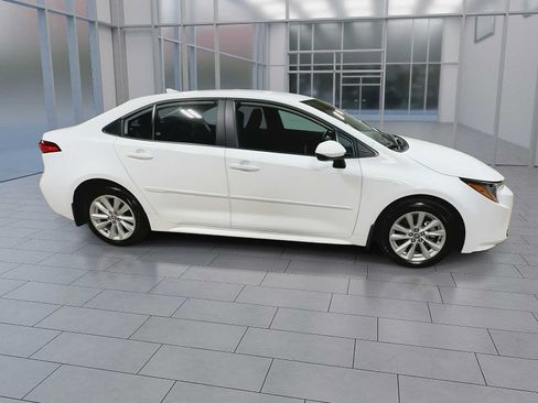 Used 2024 Toyota Corolla LE w/ LE Convenience Package FWD image 3