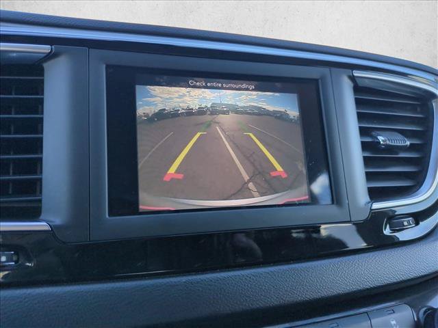 Used 2020 Chrysler Pacifica Touring-L FWD image 13