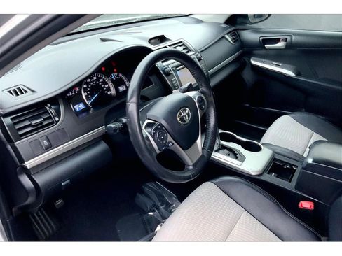Used 2012 Toyota Camry SE image 16