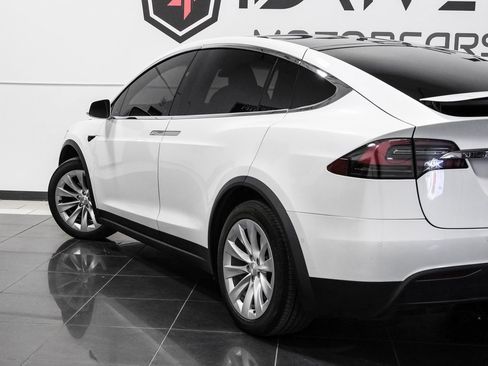 Used 2020 Tesla Model X Long Range image 15