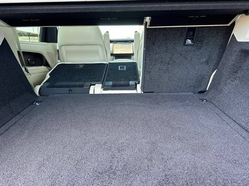 Certified 2025 Land Rover Range Rover SE AWD/4WD image 16