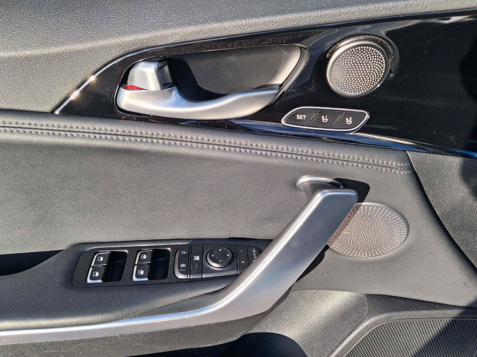 Used 2018 Kia Stinger Premium RWD image 17