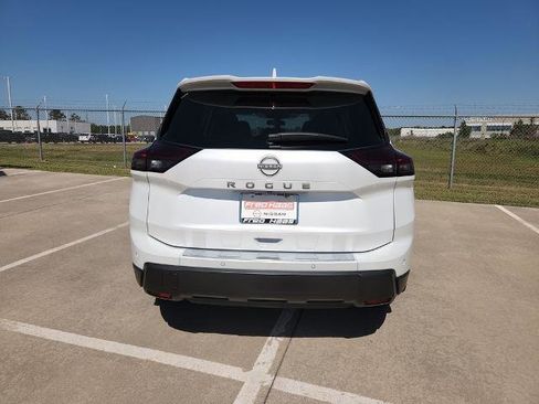 Certified 2025 Nissan Rogue SV image 6