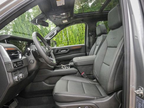 Used 2026 GMC Yukon Denali w/ Sun & Power Step Package AWD/4WD image 15