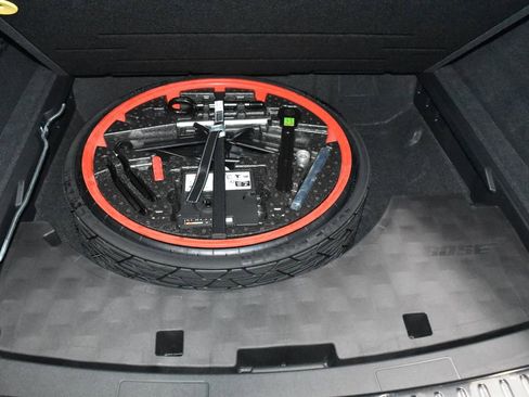 Certified 2025 Porsche Cayenne image 34