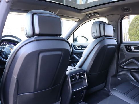 Used 2021 Porsche Cayenne Coupe image 41