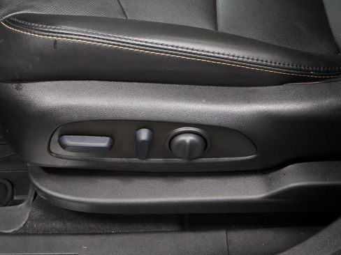 Used 2022 Chevrolet Equinox Premier FWD image 24