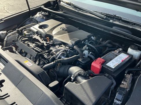 Used 2019 Toyota Camry LE image 8