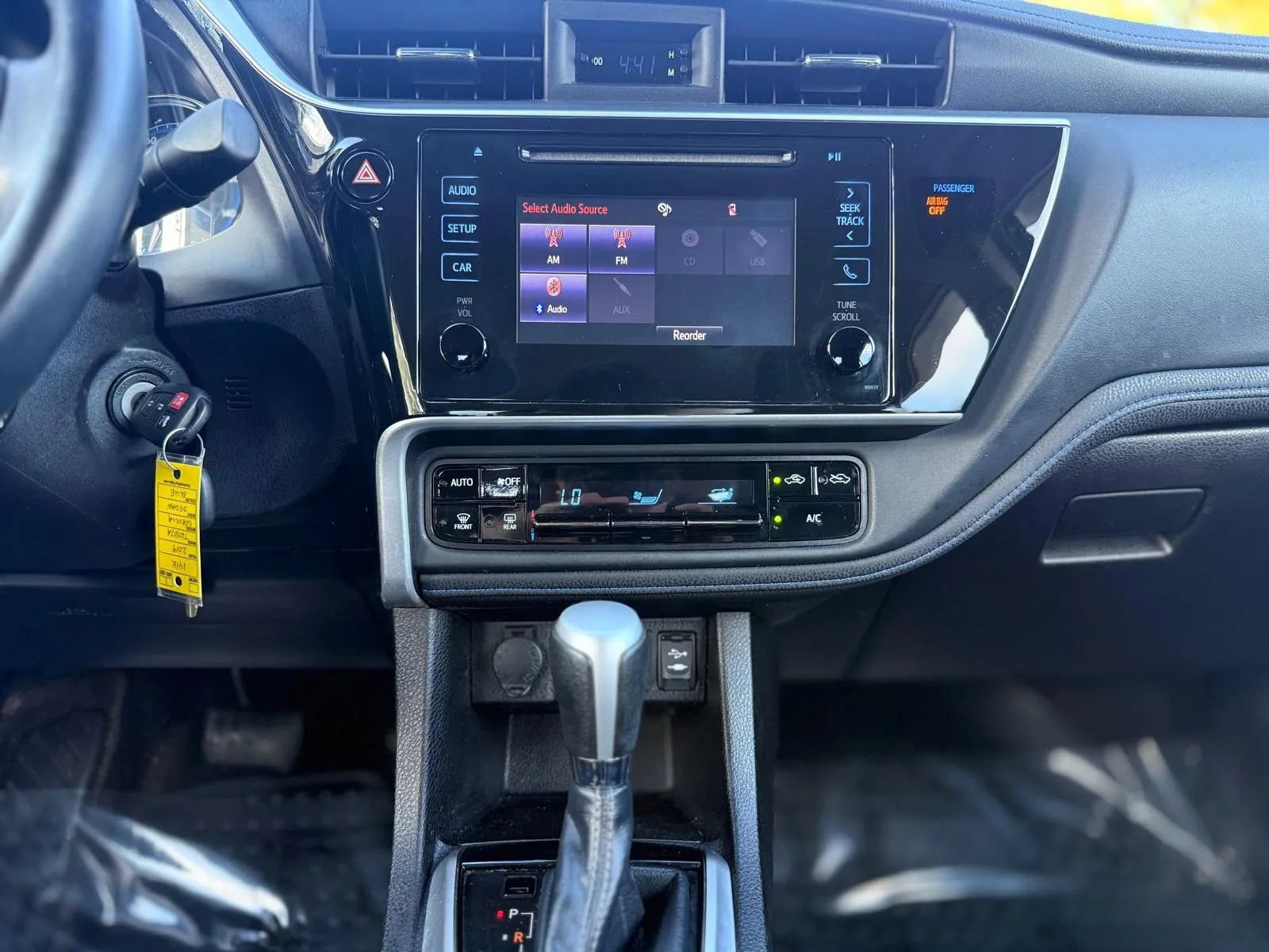 Used 2019 Toyota Corolla SE w/ Carpet Mat Package (TMS) FWD image 16