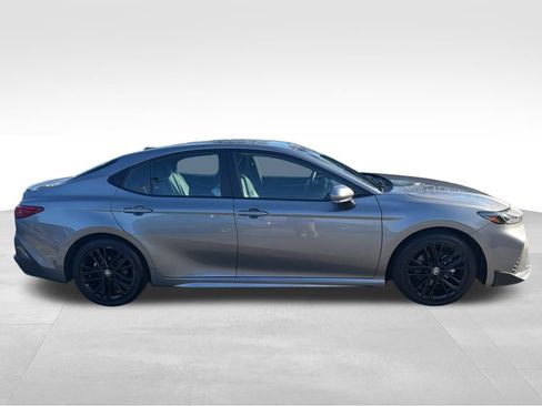 Used 2025 Toyota Camry SE image 5