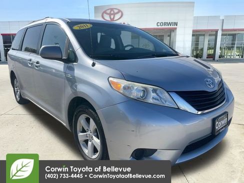 Used 2011 Toyota Sienna LE w/ Towing Pkg FWD image 1