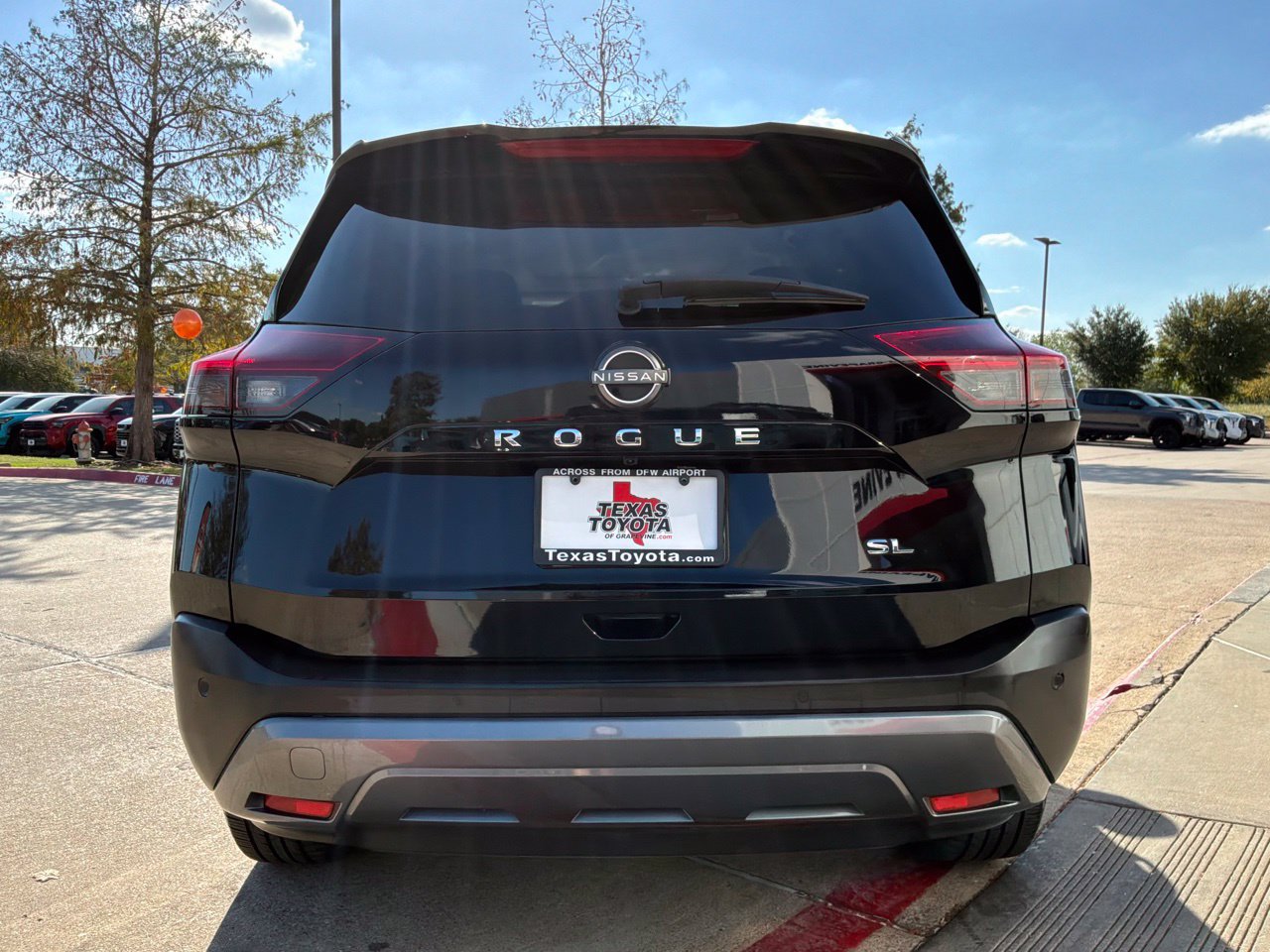 Used 2023 Nissan Rogue SL w/ SL Premium Package FWD image 7