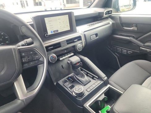 Used 2025 Toyota Tacoma TRD Off-Road image 29