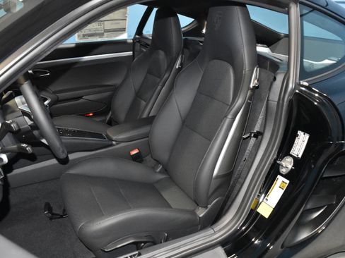 New 2025 Porsche 718 Cayman RWD image 5