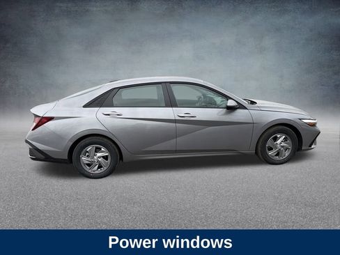 Used 2026 Hyundai Elantra SE w/ Cargo Package image 6
