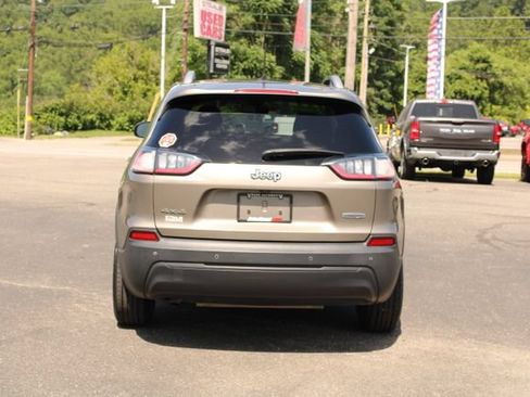 Used 2019 Jeep Cherokee Latitude Plus w/ Comfort/Convenience Group AWD/4WD image 7