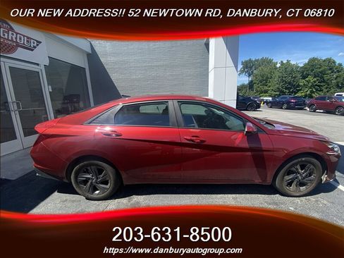 Used 2023 Hyundai Elantra SEL w/ Preferred Accessory Package FWD image 6