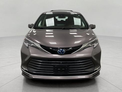 Used 2022 Toyota Sienna Platinum AWD/4WD image 12