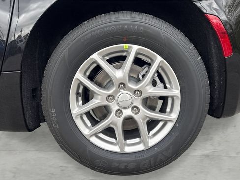 New 2027 Chrysler Pacifica Select FWD image 26