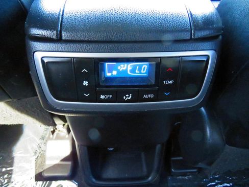 Used 2018 Toyota Highlander XLE image 27