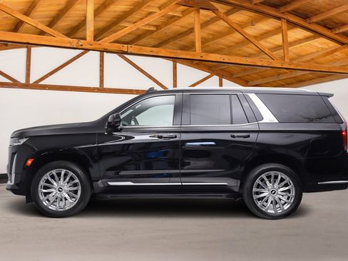 Used 2021 Cadillac Escalade Premium Luxury AWD/4WD image 2