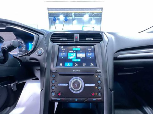 Used 2018 Ford Fusion Titanium FWD image 29
