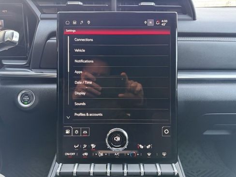 Used 2025 GMC Terrain Elevation image 16