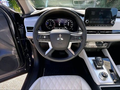 Used 2023 Mitsubishi Outlander SEL FWD image 19