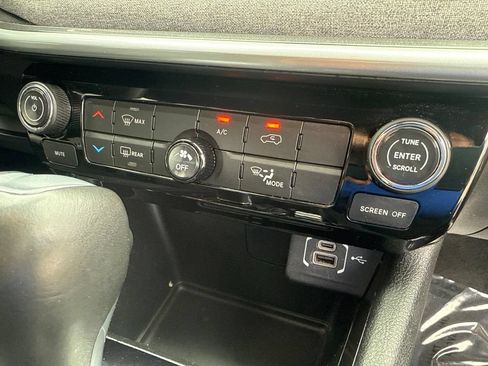 Used 2024 Jeep Compass Latitude AWD/4WD image 70