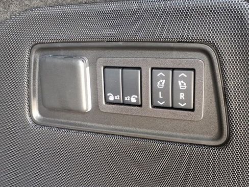 Used 2024 Cadillac Escalade Premium Luxury AWD/4WD image 12