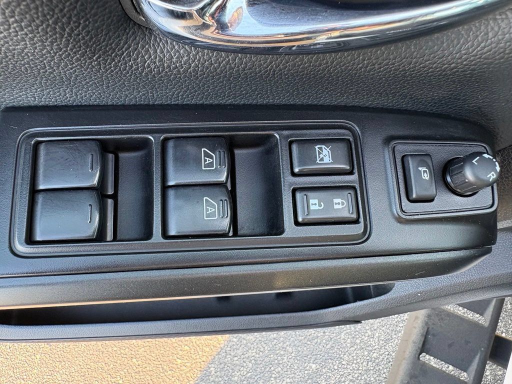 Used 2024 Nissan Titan PRO-4X w/ Pro-4x Convenience Package AWD/4WD image 27