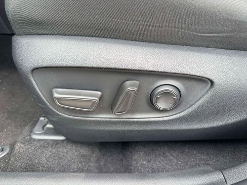 Used 2025 Toyota RAV4 XLE AWD/4WD image 17