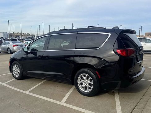 Used 2020 Chrysler Voyager Lxi image 4