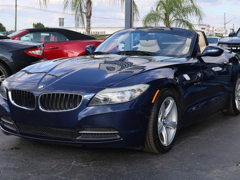Used 2010 BMW Z4 sDrive30i image 2