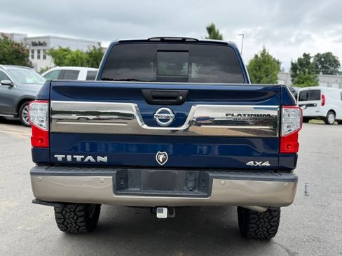 Used 2018 Nissan Titan SV AWD/4WD image 9