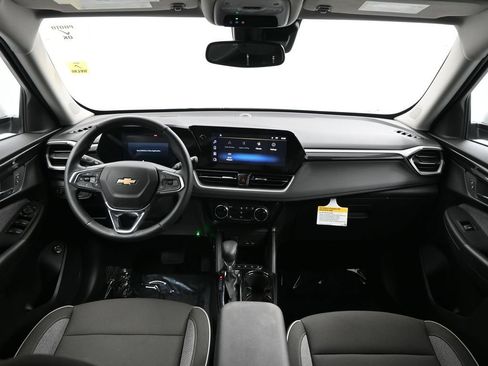 New 2025 Chevrolet TrailBlazer LT w/ Convenience Package FWD image 24