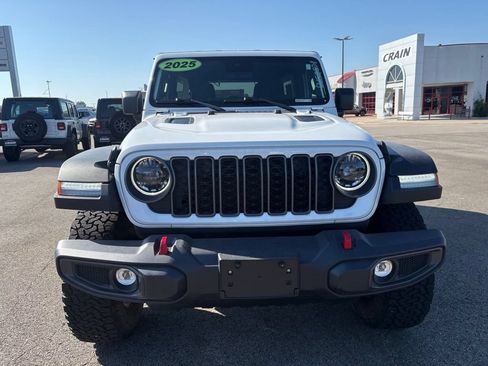Used 2025 Jeep Wrangler Unlimited Rubicon AWD/4WD image 2