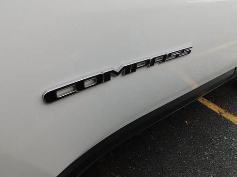 Used 2024 Jeep Compass Limited image 5